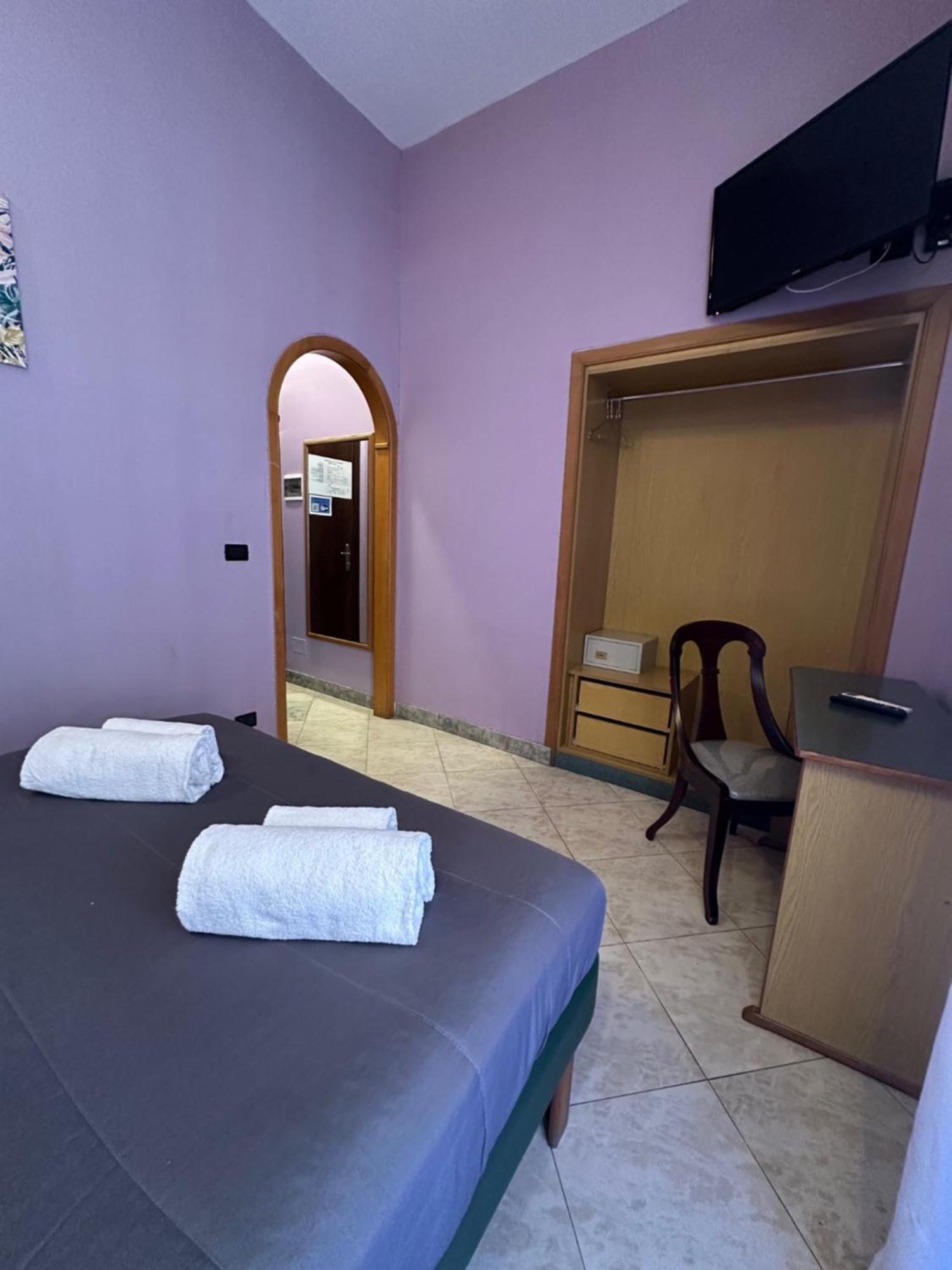 Smart Station Hotel Неаполь Экстерьер фото