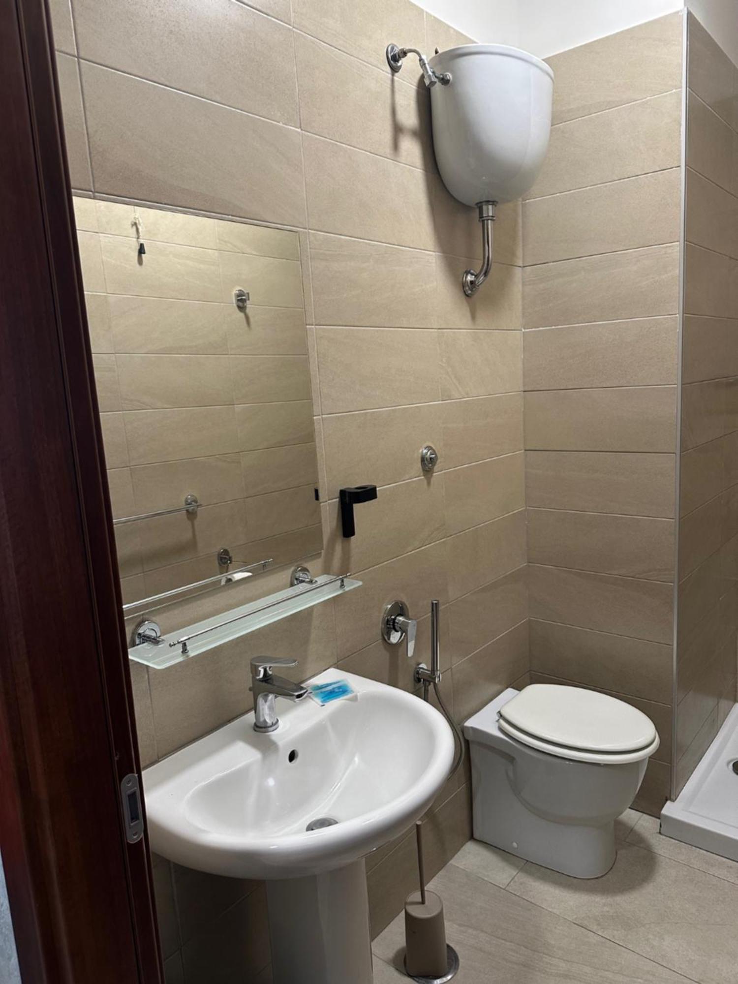 Smart Station Hotel Неаполь Экстерьер фото